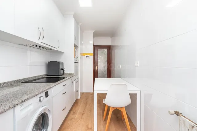 Amplio piso de tres habitaciones y dos baños en Avenida Torr - foto 3