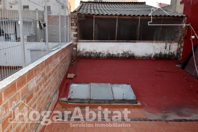 AMPLIA CASA CON TERRAZA Y BALCÓN PARA HACER A TU GUSTO — 11