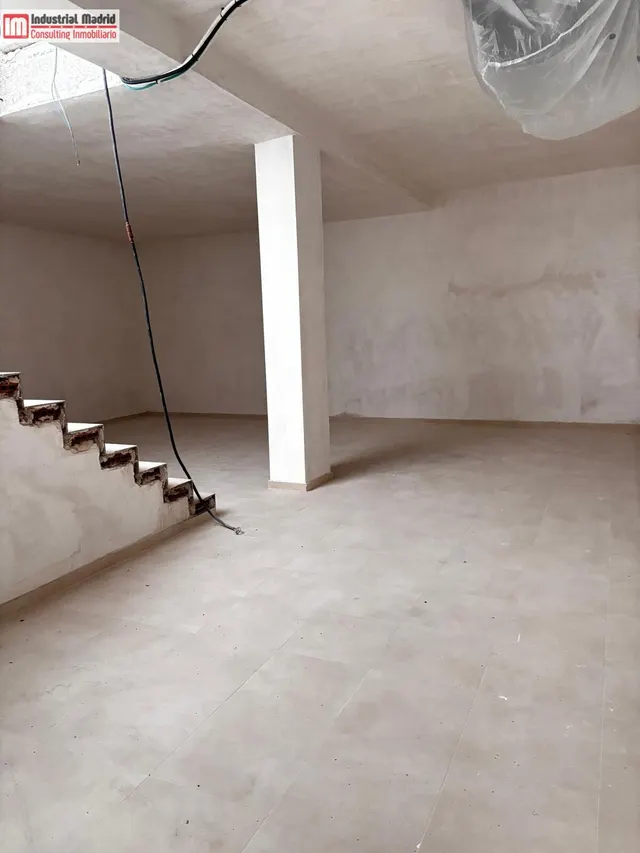 OPORTUNIDAD LOCAL EN EXCELENTE ZONA DE ARGANDA DEL REY — 9