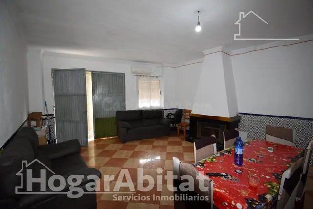 AMPLIA Y LUMINOSA CASA CON TERRAZA Y TRASTERO - foto 3