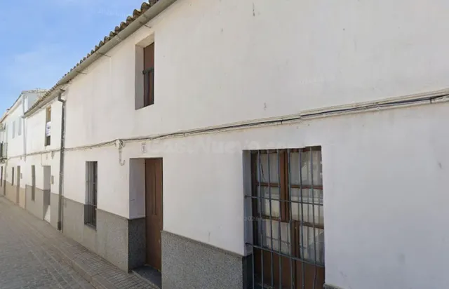 SE VENDE CASA ADOSADA OKUPADA EN AV CONSTITUCION (LA) 20 GUA