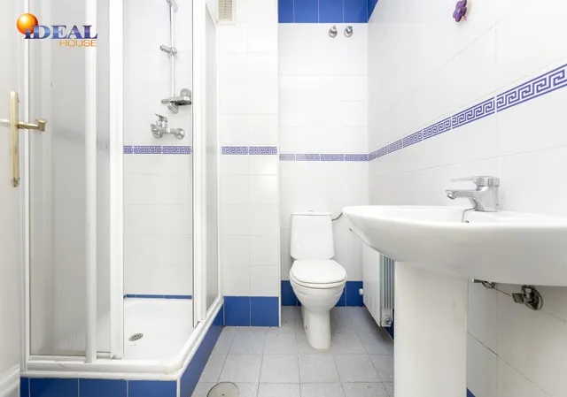Piso de 3 dormitorios y 2 baños, con cochera. VIVIENDA DE VPO, junto al Parque de Bomberos. — 22