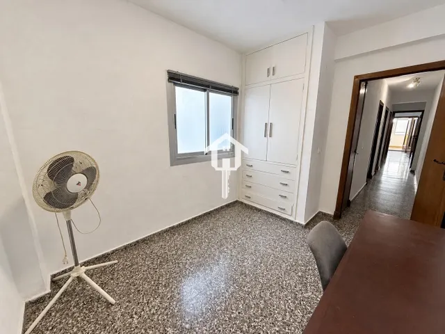 Ático en exclusiva totalmente reformado de 56 m2 con terraza en zona benalúa de Alicante: edificio con ascensor — 40