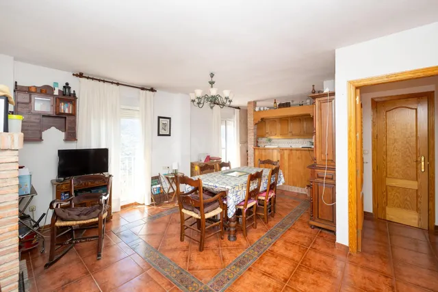 FINCA URBANA ÚNICA CON DOS VIVIENDAS EN GÜÉJAR SIERRA - foto 4
