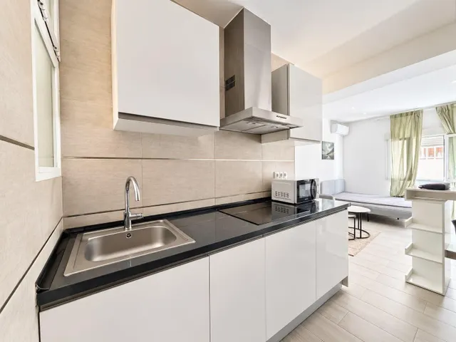 EXCLUSIVA VIVIENDA CON REFORMA INTEGRAL EN AV DE OPORTO - foto 4