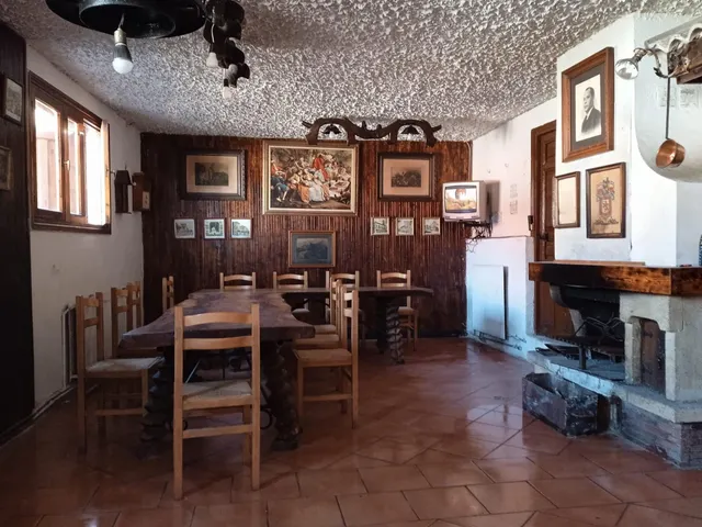 SE VENDE BODEGA CON MERENDERO, COCINA, BAÑO, PATIO DE 50 M2, EN VALENCIA DE DON JUN — 9