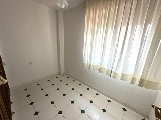 AMPLIO PISO DE 200 M2 EN ALQUILER – GRANADA — 23