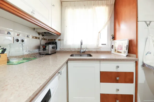 Amplio piso de 3 dormitorios con terraza, garaje y trastero en Las Lagunas — 7