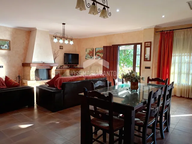 CHALET CON PISCINA EN JUNTA DE LOS RIOS — 12