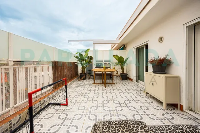 Ático exclusivo con dos terrazas y vistas al mar en el centro de Badalona — 39