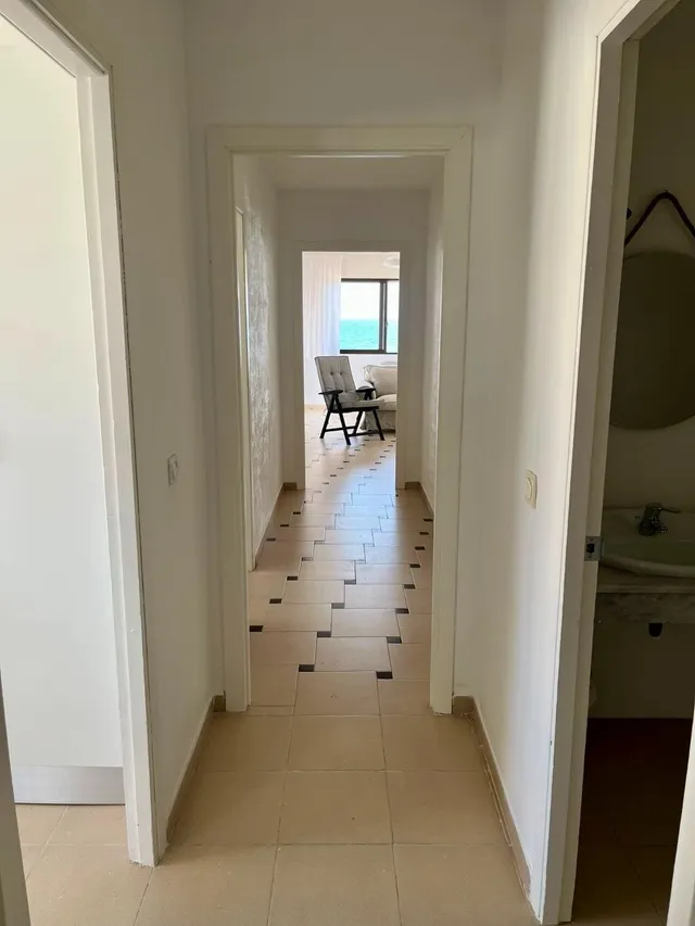 Ático en primera línea de playa con terraza y vistas frontales al mar – Roquetas de Mar — 21