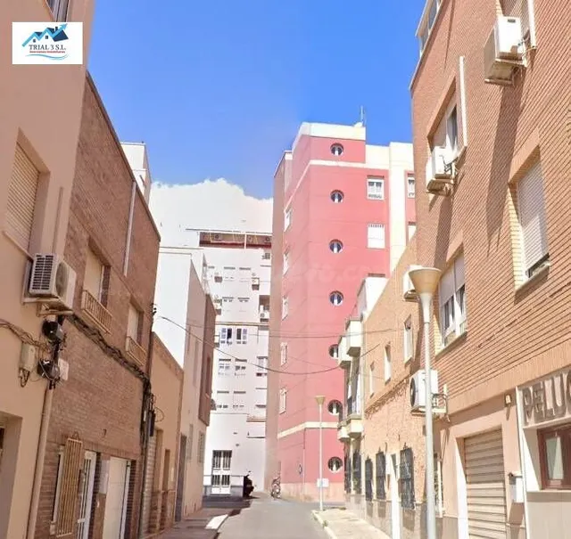 Venta de local comercial en Almeria - foto 2