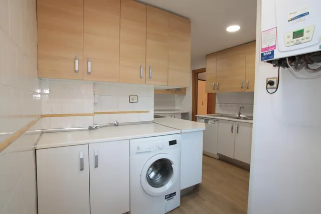 Piso en alquiler junto al Palacio de Congresos, 4 dormitorios, 2 baños — 10