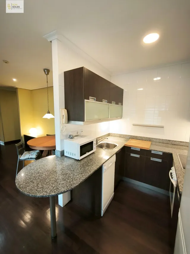 PRECIOSO BAJO EN ALQUILER CON DOS habitaciones Y AMPLIA TERRAZA. — 13