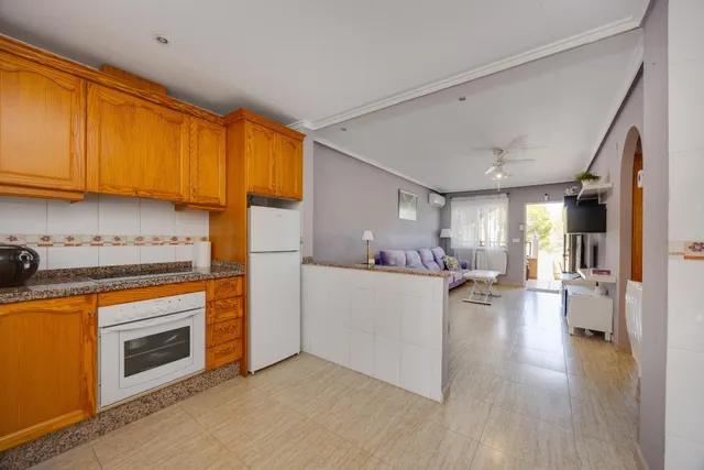 Bungalow de dos dormitorios y piscina comunitaria en Orihuela Costa — 21