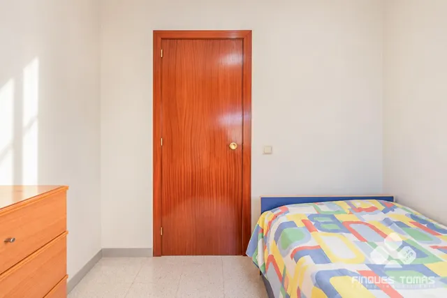 Piso con balcón y vistas laterales al mar en Cunit Playa — 14