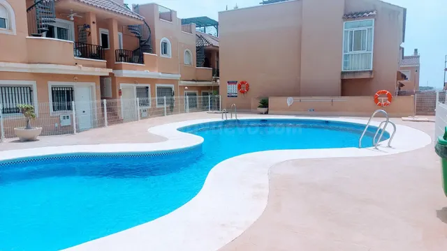 Impresionante ático de dos dormitorios con solárium, garaje 