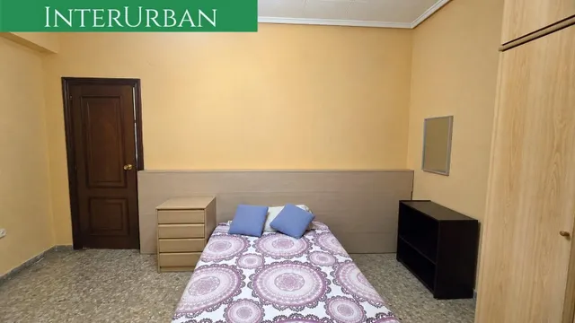 Oportunidad - Amplia casa de 197 m2 con 4 dormitorios y terraza en Benissanó — 29