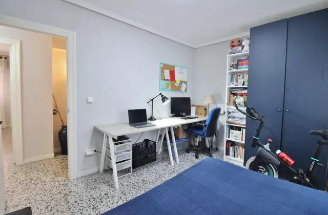 ¡Oportunidad única de inversión en Alicante! Piso en venta en Pinoso, 9 – 1º Izquierda — 18