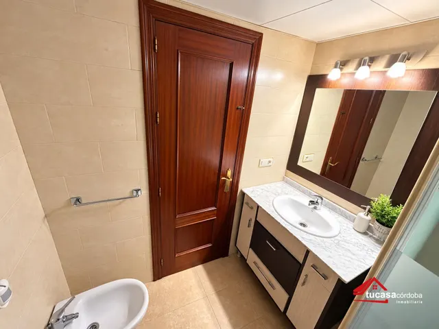 Piso exterior con terraza y parking en levante– 165.000 € — 8