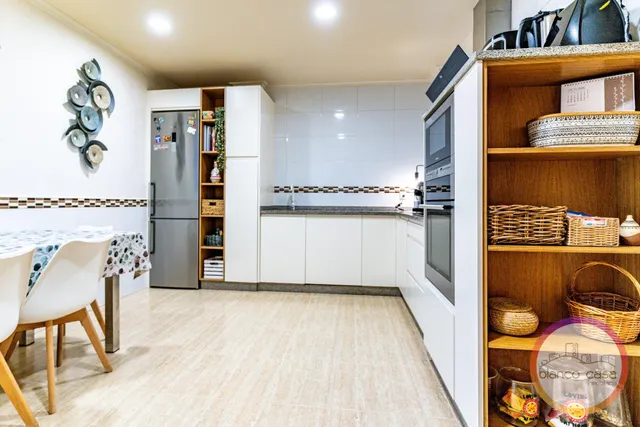 ¡ un piso con terraza de más de 25 m2, garaje y trastero en Carballo por 189.990€! — 30