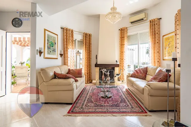 VILLA INDEPENDIENTE CON PISCINA, GRANDES TERRAZAS Y VISTAS AL MAR EN BENAJARAFE — 36
