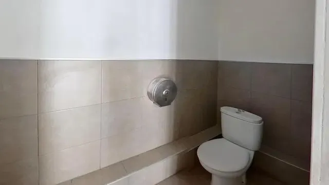 LOCAL EN VENTA EN EL PRAT DE LLOBREGAT (Barcelona). — 41