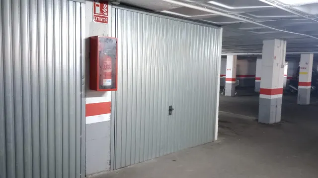 Se vende amplio garaje cabinado en urbanización en Rincon de Loix. — 4