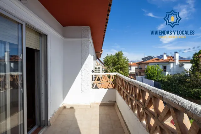 Preciosa casa en Ogíjares con piscina y jardín — 32