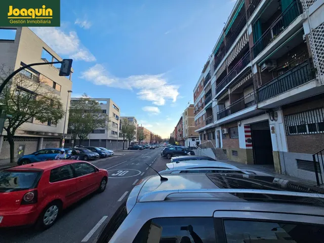 Cochera y trastero en Valdeolleros para coche pequeño - foto 4