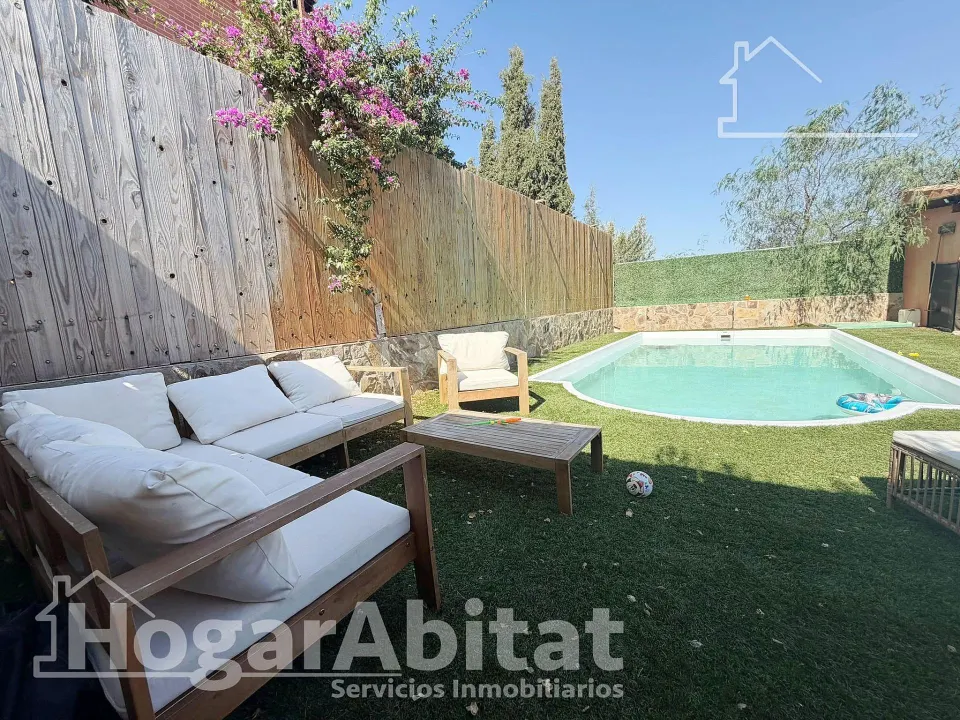 ¡PRECIOSO CHALET! AMPLIO Y REFORMADO CON PISCINA PRIVADA, GARAJE Y PARCELA