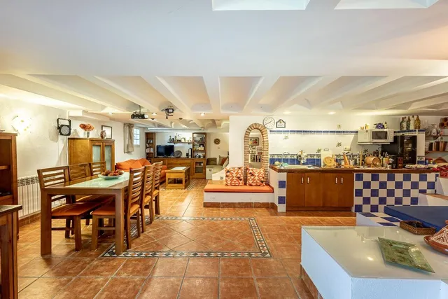 CASA PAREADA EN LA ZUBIA CON PISCINA, ZONA DE BARBACOA Y JARDÍN — 37