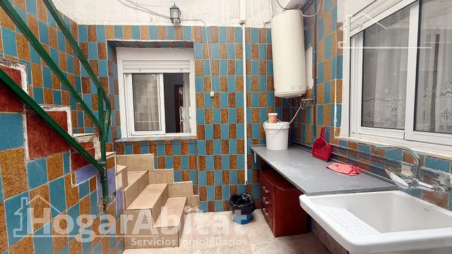 ¡Cerca del puerto! Casa espaciosa y semireformada con gran terraza, toda amueblada — 16