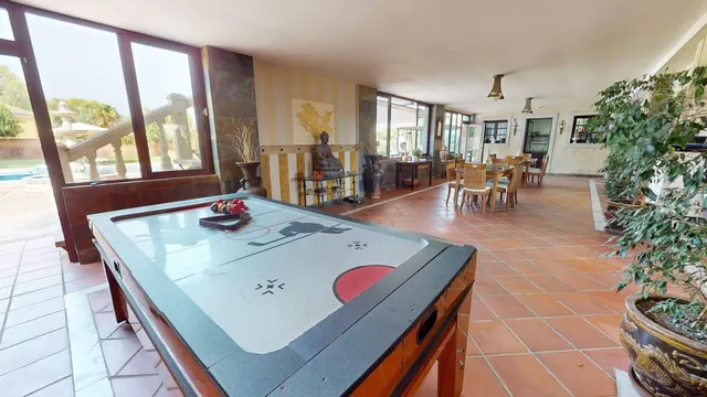 Chalet de lujo en Sansueña, Córdoba con 600 m2 construidos, parcela de 1.500 m2, piscina privada y amplios dormitorios — 24