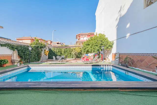 Encantador chalet ubicado en la mejor zona de Maracena, con Barbacoa y Piscina — 49