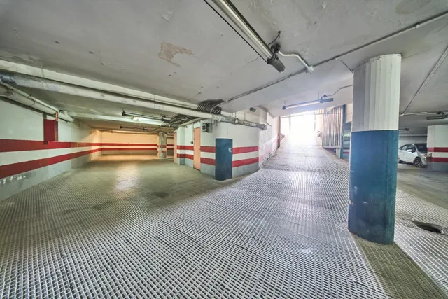 Residencia exclusiva en Paseo del Salón con vistas despejadas — 38