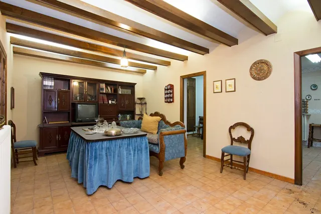 Escpecatcular Casa- Edficicio en el Centro de Baza — 4