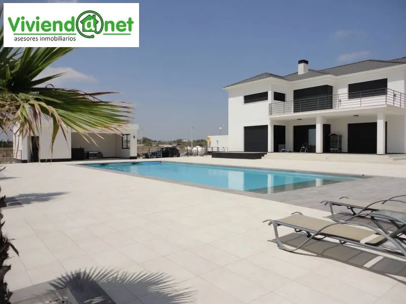 ESPECTACULAR CHALET EN ZONA TORRELLANO BAJO