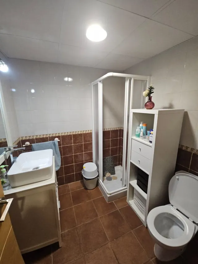 229 m2, 3 plantas y 8 placas solares para vivir sin mirar el recibo a fin de mes — 23