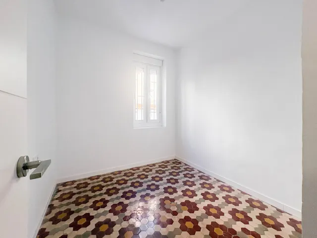 Exclusivo piso reformado a estrenar junto a la avenida del puerto — 13