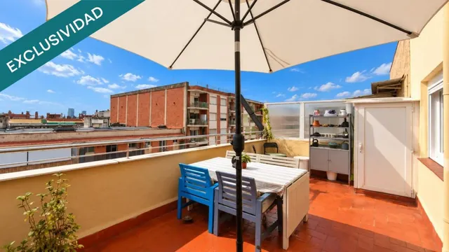 Ático reformado con terraza de 20 m², sol y vistas despejadas en La Sagrera — 23