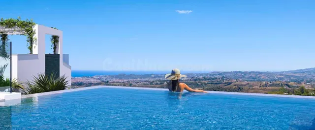 Atico de 3 dormitorios y 2 baños con vistas al mar. Mijas - foto 3