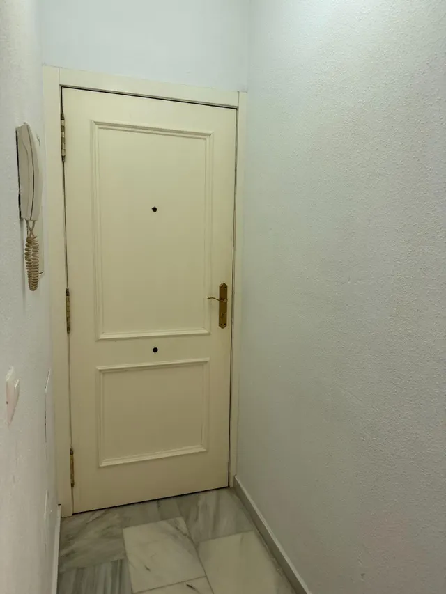 Se alquila piso por temporada en zona Capuchinos con aparcamiento. — 17
