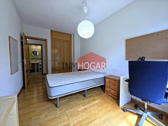 Amplia y luminosa vivienda en patrimonio de la humanidad, frente a carrefour – Ávila — 37