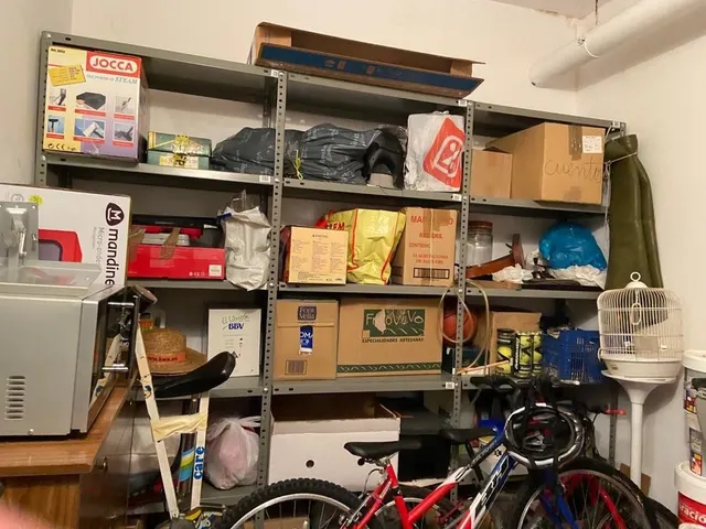 SE VENDE AMPLIO DÚPLEX EN EL CENTRO. COCINA, SALÓN, 3 HAB., 2 BAÑOS, TERRAZAS Y TRASTERO. — 30