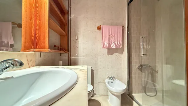 AMPLIO PISO CON TERRAZA — 35