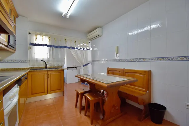 ZONA CENTRO-  Piso de 3 dormitorios y terraza. Ascensor. — 16