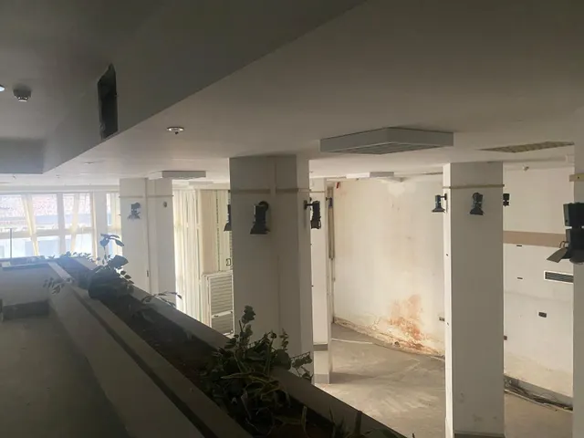 Local enorme en el centro — 7