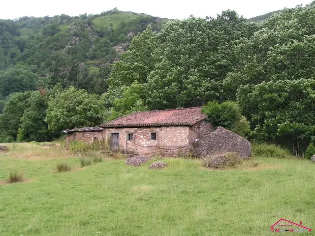 CASERIO CON TERRENO EN SUMBILLA