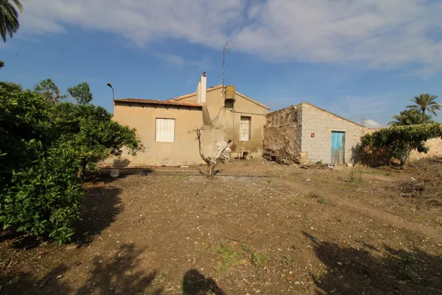 SE VENDE CASA DE CAMPO CON 42.000 M2 DE PARCELA. — 41